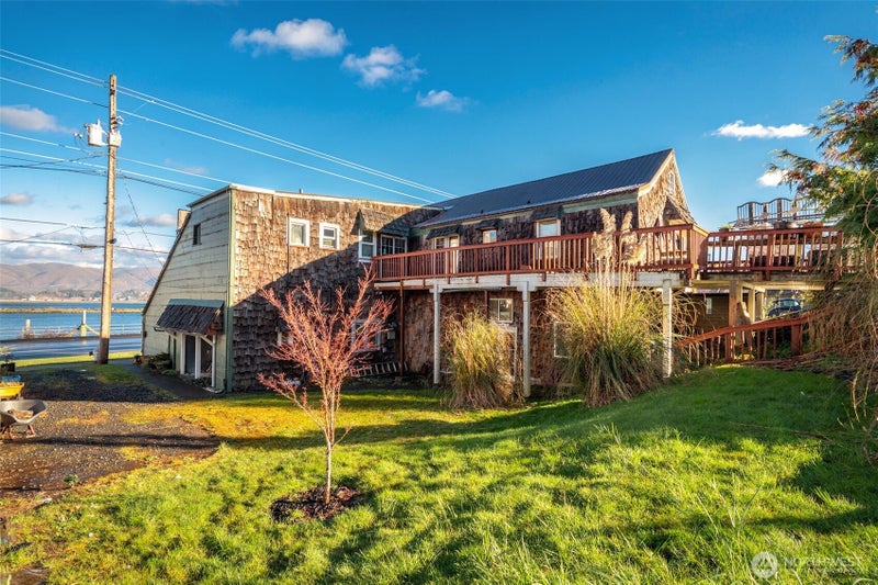 608 W Robert Bush Drive