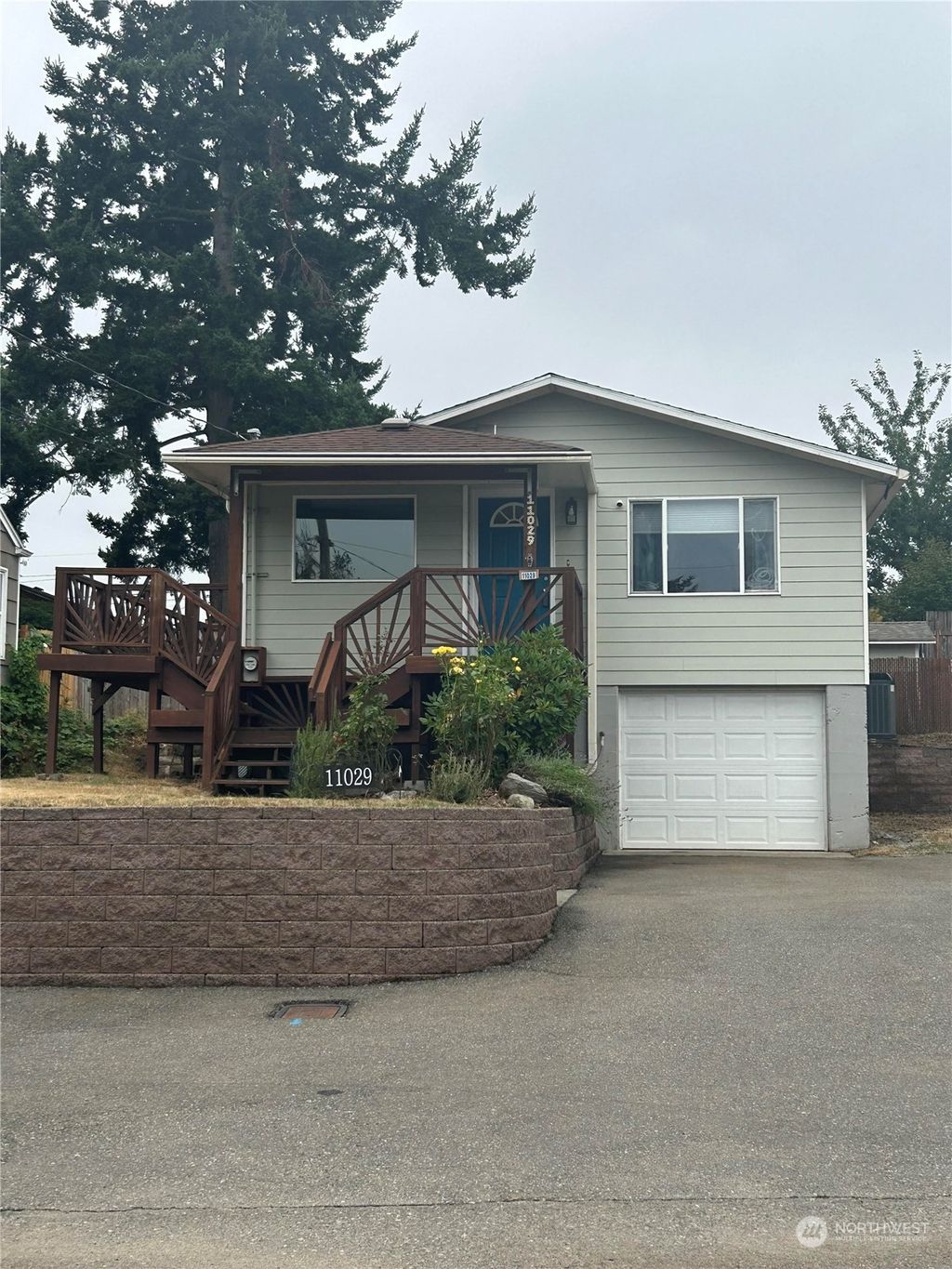 Photo of 11029 4th Avenue S, Burien, WA 98168 (MLS # 2147949)