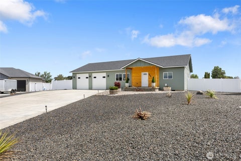 Photo of 6444 Rd 2.05 NE, Moses Lake, WA 98837 (MLS # 2524799)