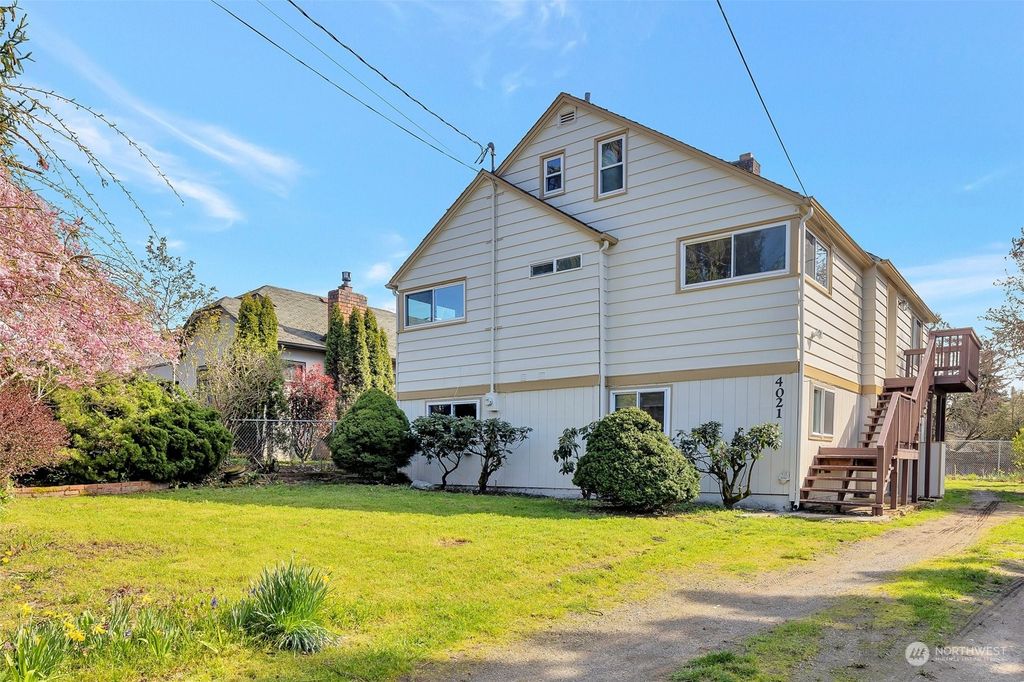 Photo of 4021 S 128th St St, Tukwila, WA 98168 (MLS # 2216001)