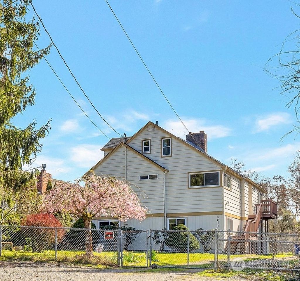 Photo of 4021 S 128th St St, Tukwila, WA 98168 (MLS # 2216001)