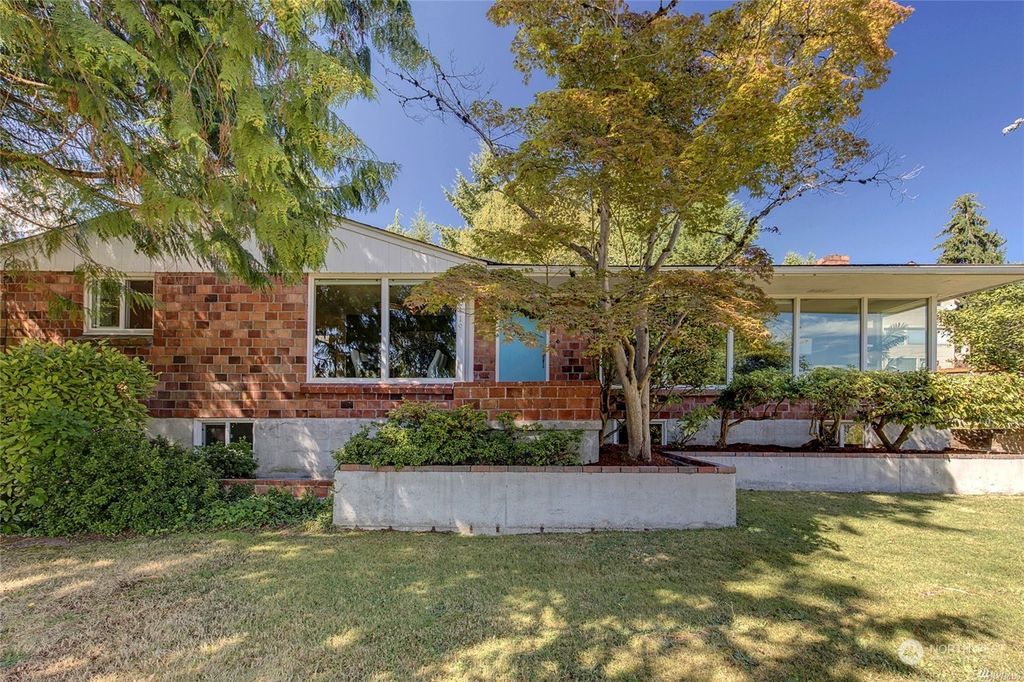 Photo of 2419 74th Avenue SE, Mercer Island, WA 98040 (MLS # 2184582)