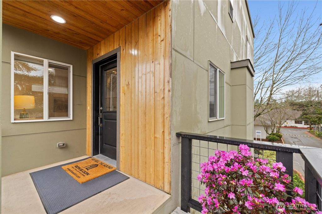 Photo of 1029 SW 124th Street, Burien, WA 98146 (MLS # 2478364)