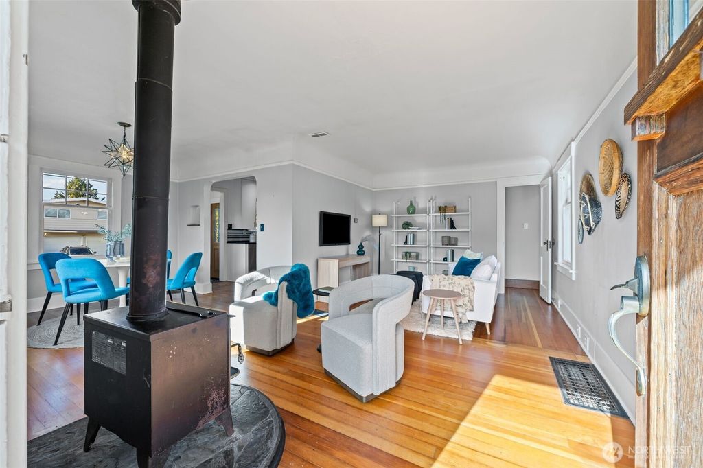 Photo of 4602 S Chicago Street, Seattle, WA 98118 (MLS # 2444901)