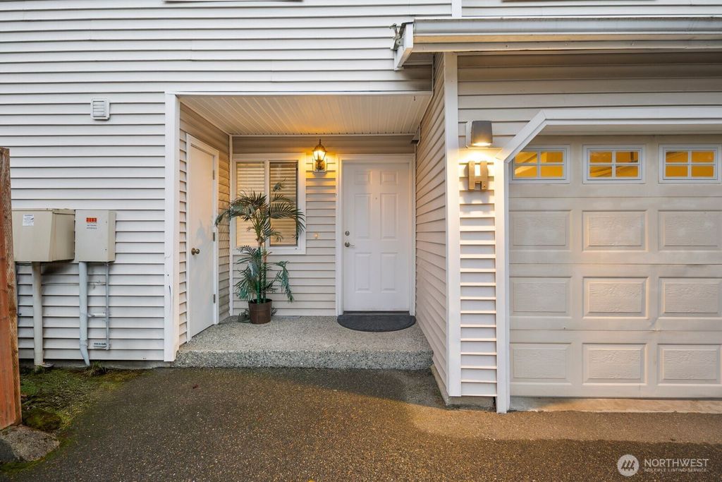 Photo of 15511 35th Avenue W #H, Lynnwood, WA 98087 (MLS # 2453299)