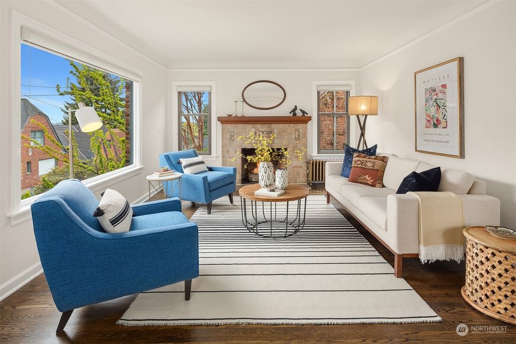 Photo of 2502 Nob Hill Place N, Seattle, WA 98109 (MLS # 2220973)