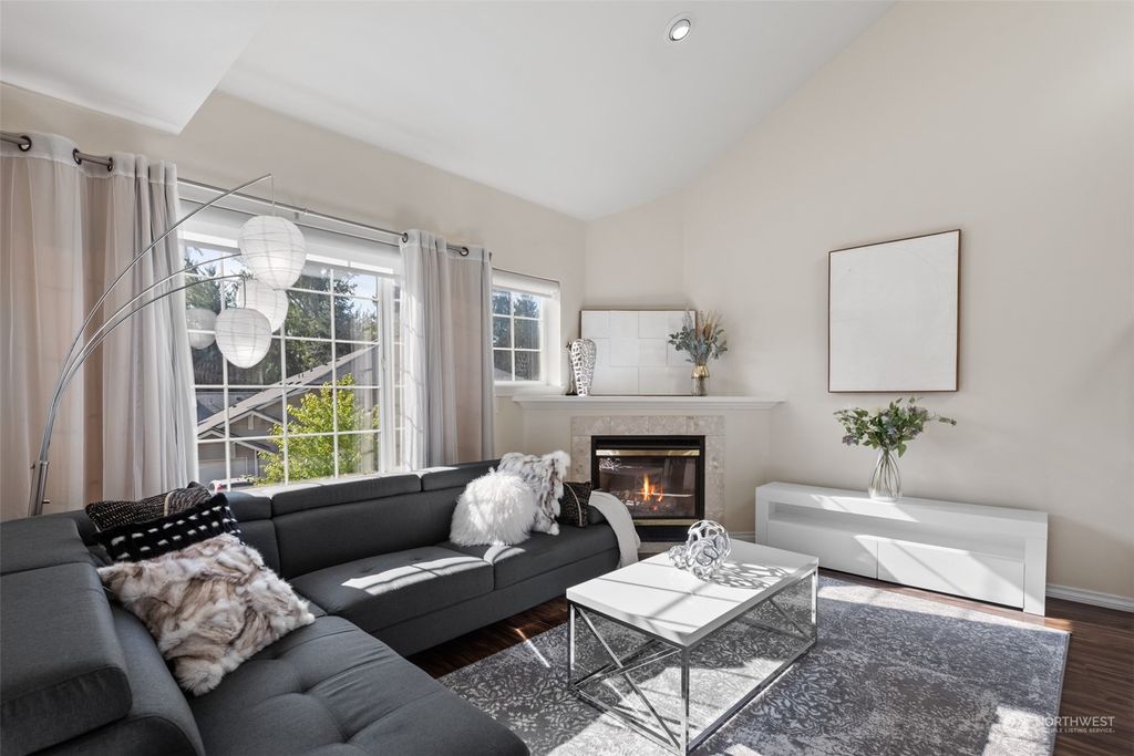 Photo of 18570 NE 57th St St, Redmond, WA 98052 (MLS # 2169373)
