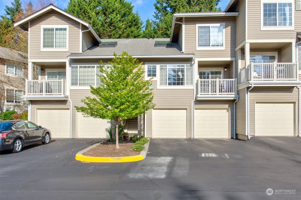 Photo of 18570 NE 57th St St, Redmond, WA 98052 (MLS # 2169373)