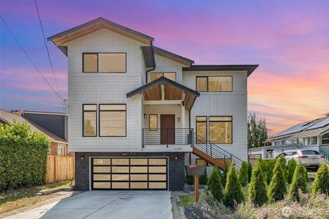 Photo of 6209 32nd Avenue NE, Seattle, WA 98115 (MLS # 2398597)
