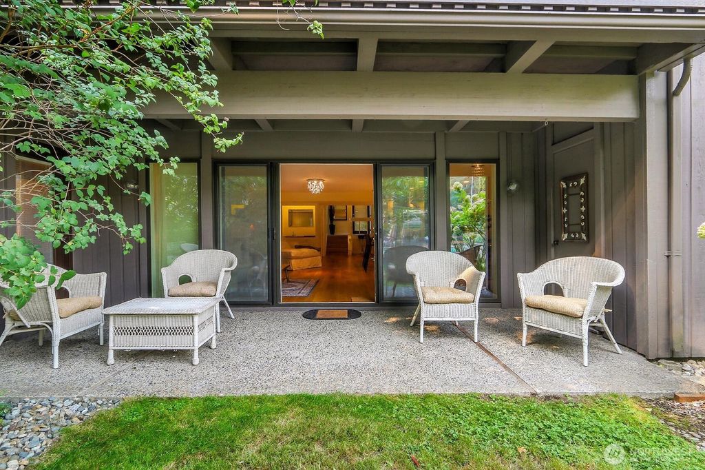 Photo of 1548 NE 140th Street #F2, Seattle, WA 98125 (MLS # 2432513)