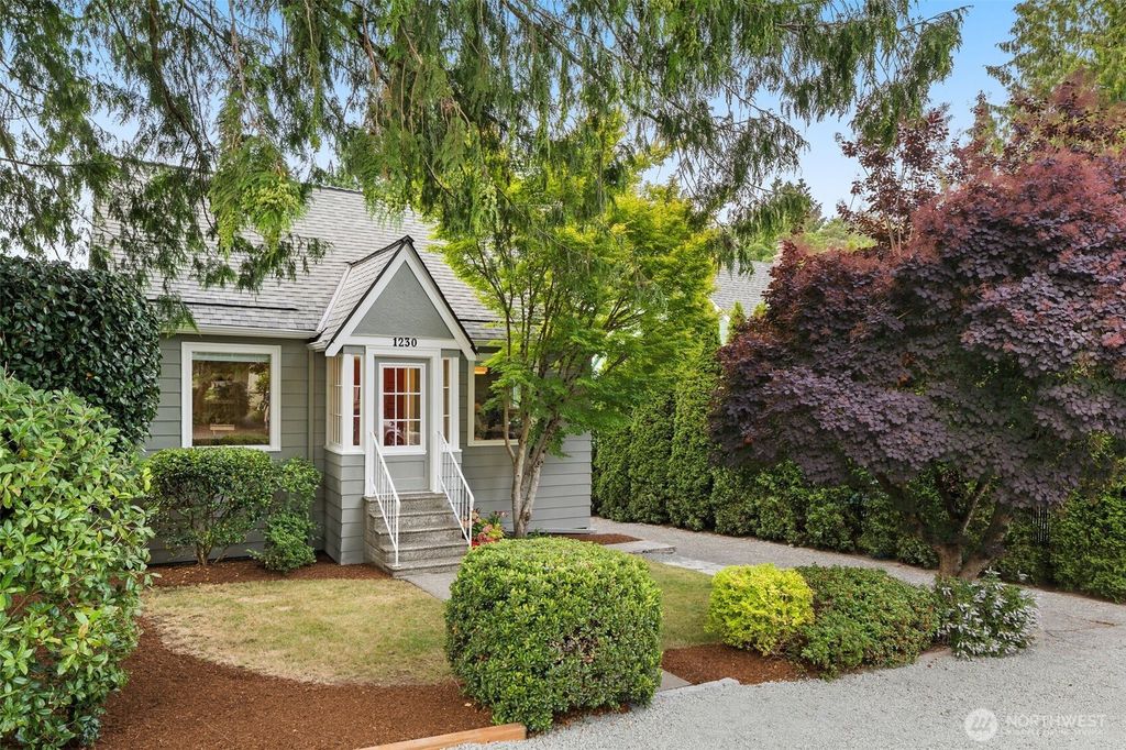 Photo of 1230 NE 100th Street, Seattle, WA 98125 (MLS # 2396462)