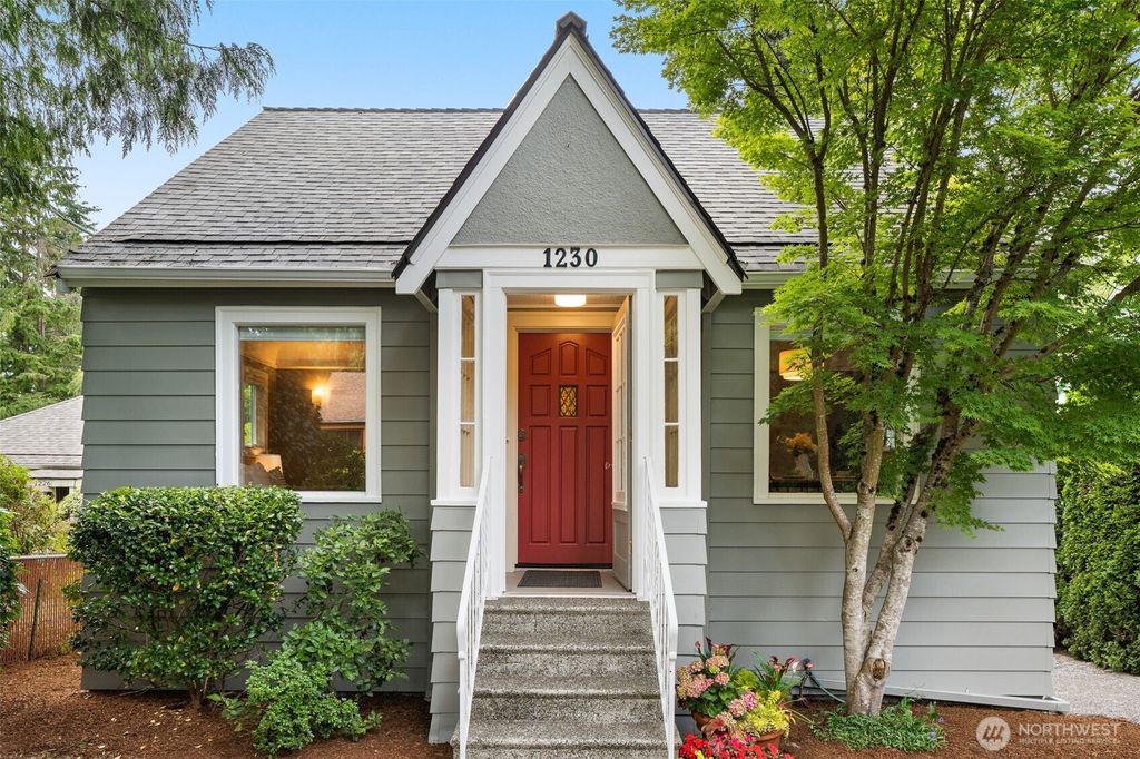 Photo of 1230 NE 100th Street, Seattle, WA 98125 (MLS # 2396462)