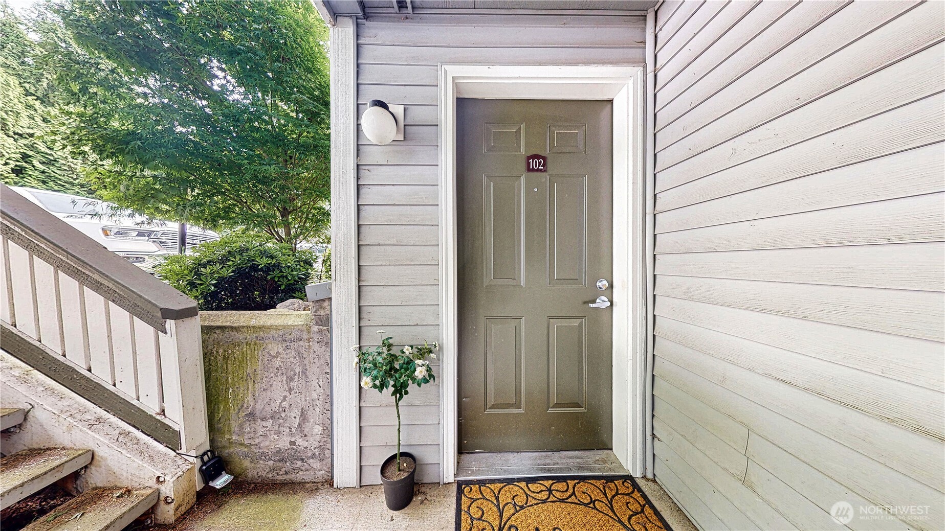23301 Cedar Way U102