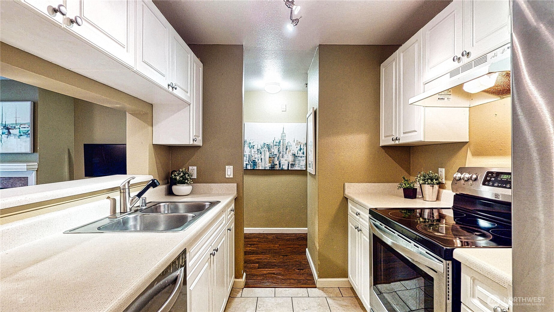 23301 Cedar Way U102