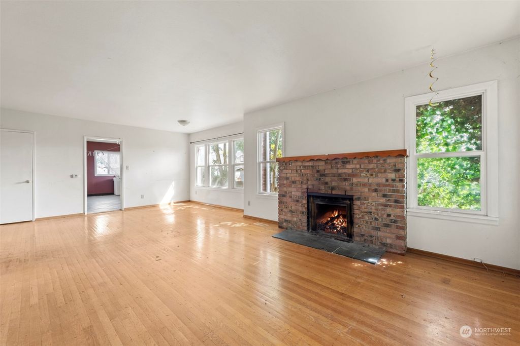 Photo of 946 N 79th Street, Seattle, WA 98103 (MLS # 2242165)