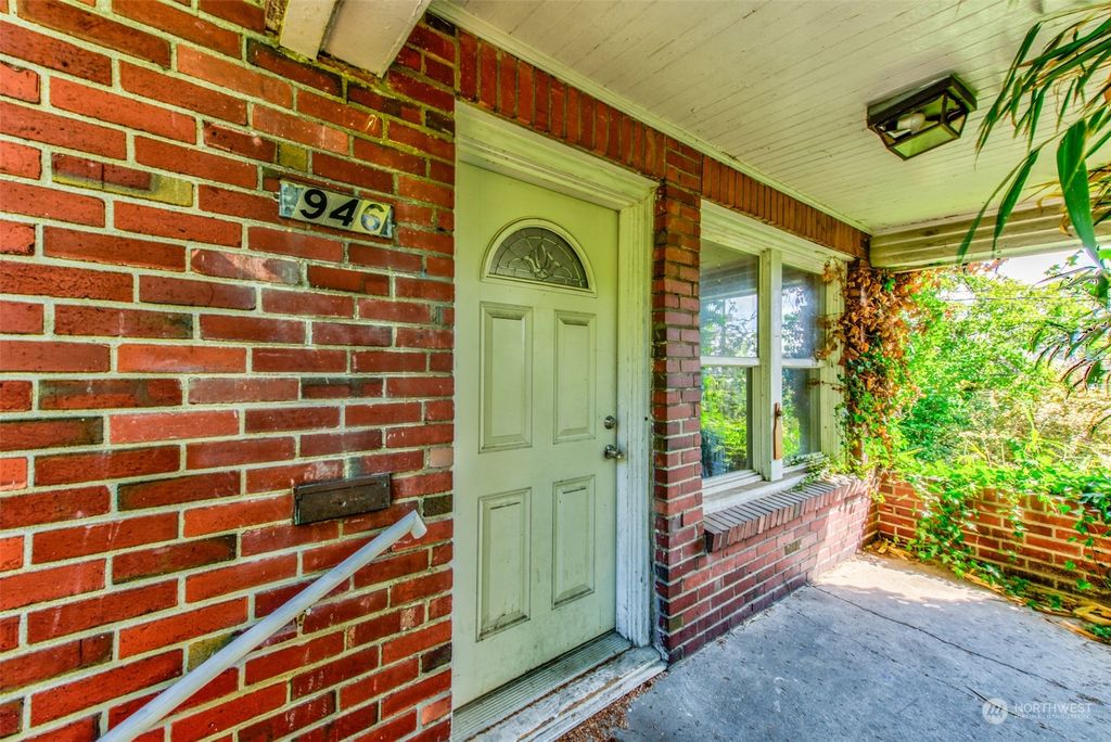 Photo of 946 N 79th Street, Seattle, WA 98103 (MLS # 2242165)