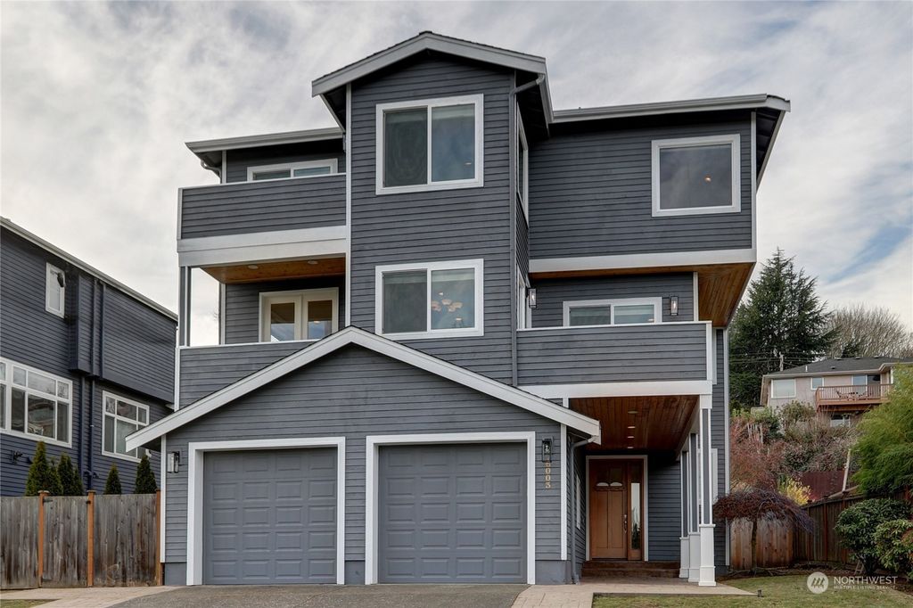 Photo of 6003 Oakhurst Road S, Seattle, WA 98118 (MLS # 2327703)