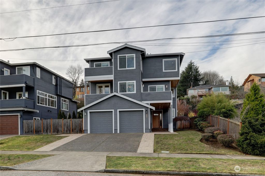 Photo of 6003 Oakhurst Road S, Seattle, WA 98118 (MLS # 2327703)