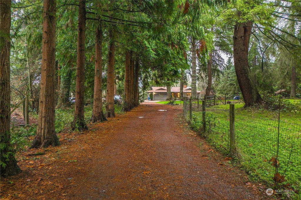 Photo of 17206 SE 338th Street, Auburn, WA 98092 (MLS # 2182632)