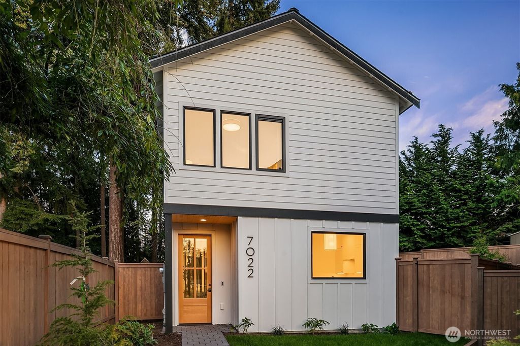 Photo of 7022 127th Avenue NE, Kirkland, WA 98033 (MLS # 2431386)