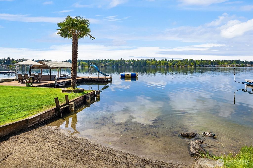 Photo of 418 S Lake Stevens Road, Lake Stevens, WA 98258 (MLS # 2529360)