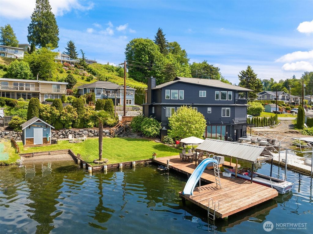 Photo of 418 S Lake Stevens Road, Lake Stevens, WA 98258 (MLS # 2529360)