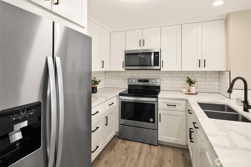 Photo of 206 Mountain Park Boulevard SW #D203, Issaquah, WA 98027 (MLS # 2567520)