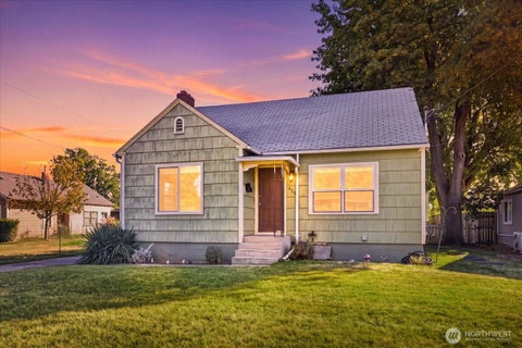 Photo of 410 N College Avenue, College Place, WA 99324 (MLS # 2589202)