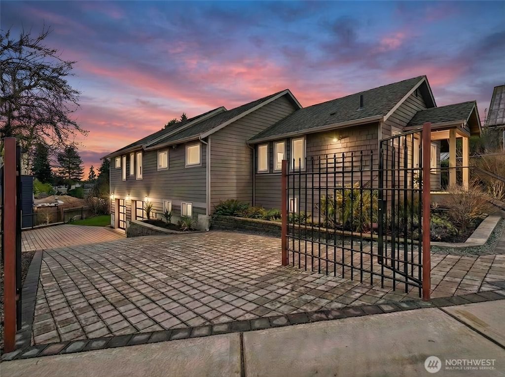 Photo of 11642 Roseberg Ave Ave S, Burien, WA 98168 (MLS # 2476847)