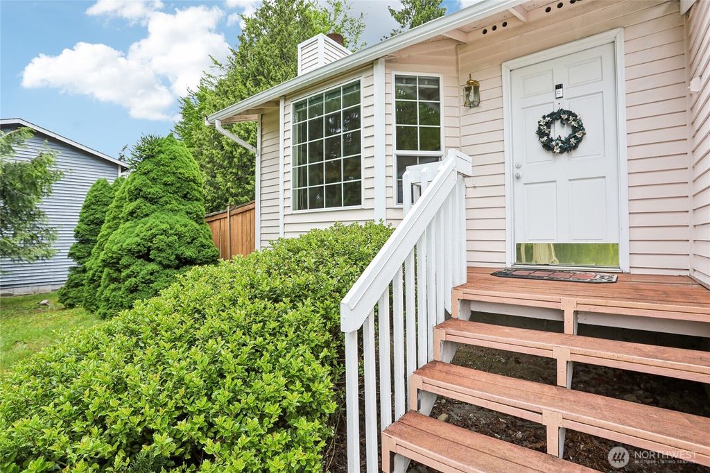 Photo of 12515 NE 107th Place, Kirkland, WA 98033 (MLS # 2475681)