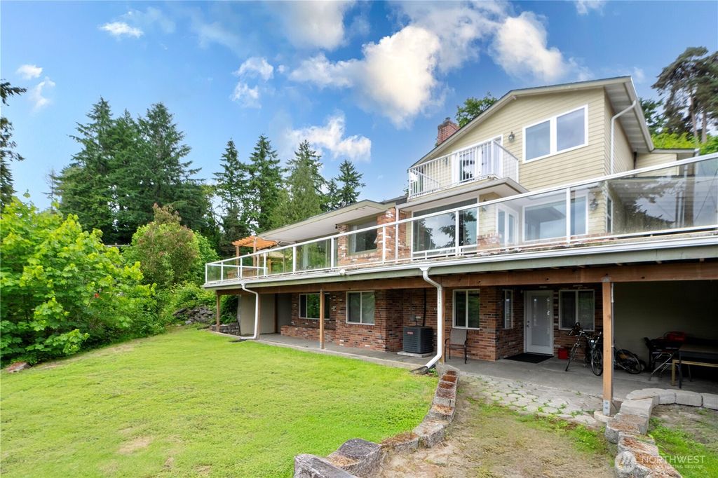 Photo of 31111 53 Avenue SW, Federal Way, WA 98023 (MLS # 2388457)