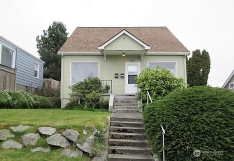 Photo of 4725 35th Avenue SW #B, Seattle, WA 98126 (MLS # 2556170)