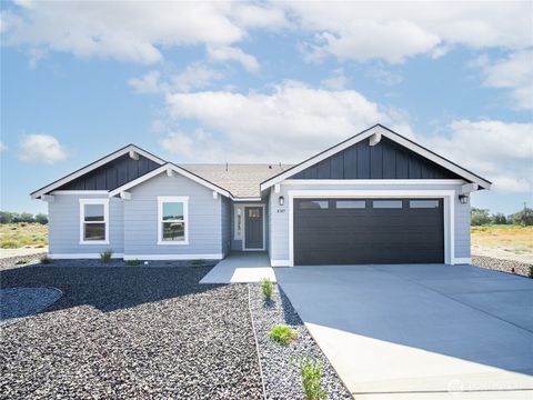 Photo of 4349 W Cove West Drive, Moses Lake, WA 98837 (MLS # 2400953)