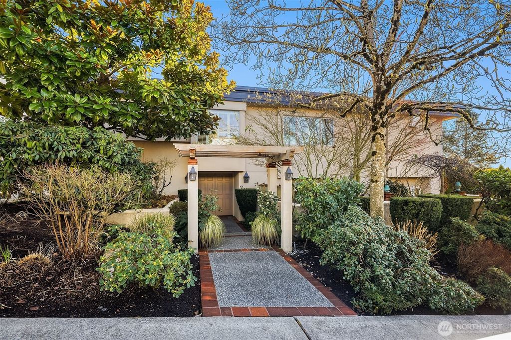 Photo of 7 10th Avenue, Kirkland, WA 98033 (MLS # 2519665)