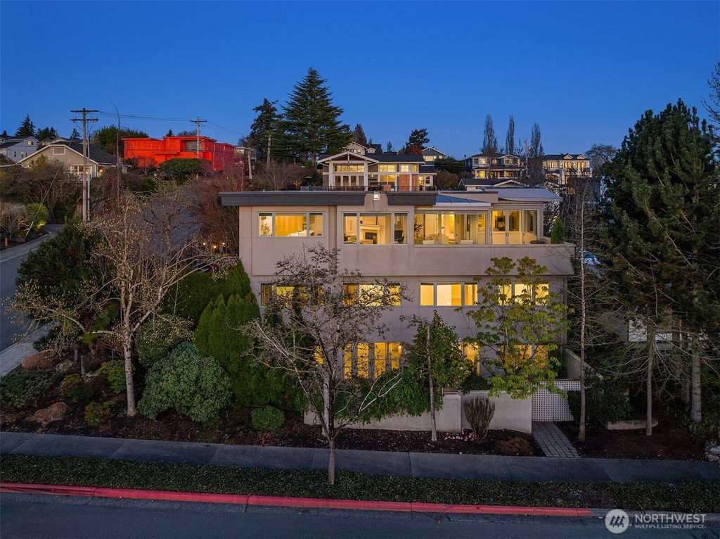 Photo of 7 10th Avenue, Kirkland, WA 98033 (MLS # 2519665)