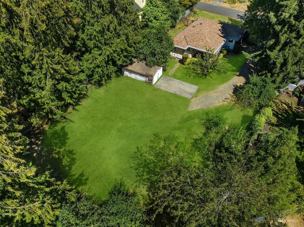 Photo of 11041 19th Avenue NE, Seattle, WA 98125 (MLS # 1986109)