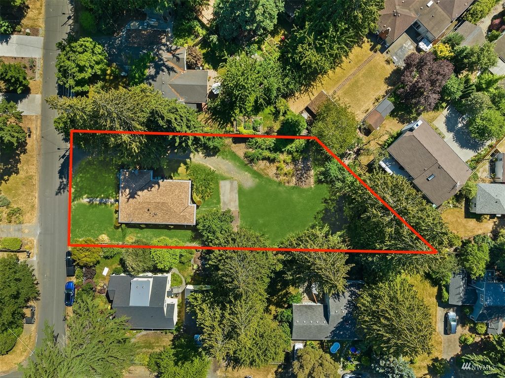Photo of 11041 19th Avenue NE, Seattle, WA 98125 (MLS # 1986109)