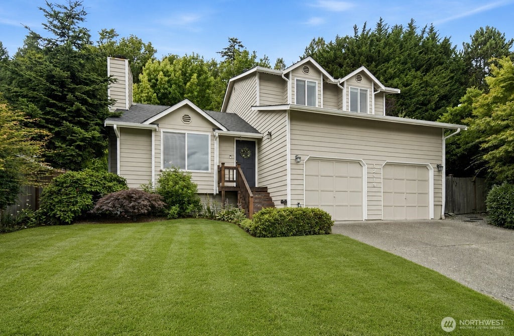 Photo of 12419 93rd Avenue NE, Kirkland, WA 98034 (MLS # 2574833)