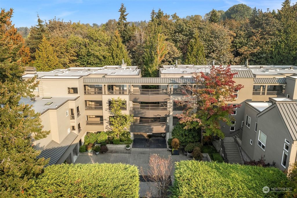 Photo of 501 Kirkland Avenue #204, Kirkland, WA 98033 (MLS # 2003325)