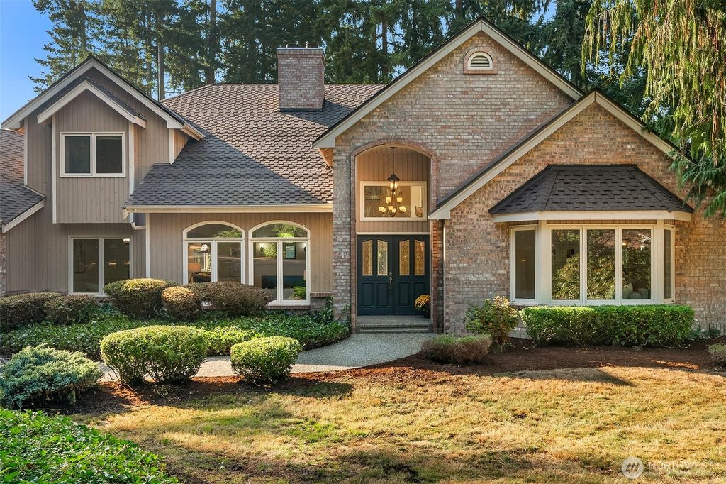 Photo of 16707 NE 124th Street, Redmond, WA 98052 (MLS # 2478720)