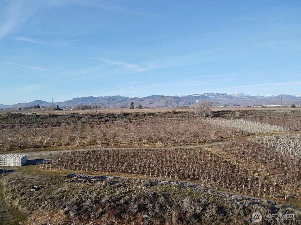 Photo of 223 Old Riverside Hwy Hwy, Omak, WA 98841 (MLS # 2481091)