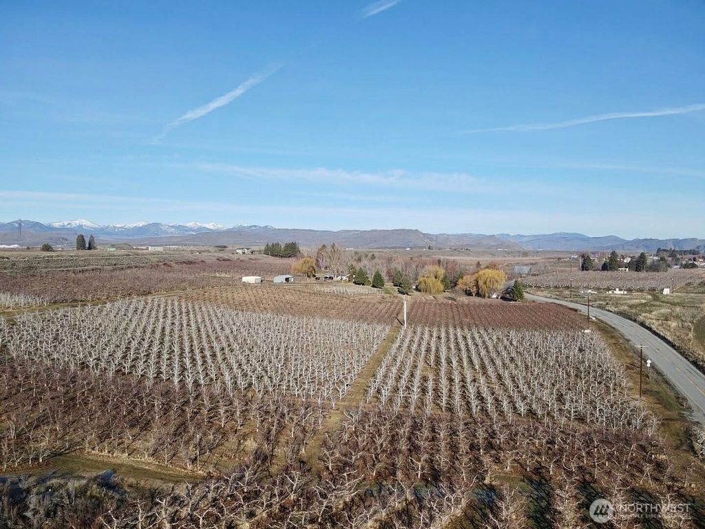 Photo of 223 Old Riverside Hwy Hwy, Omak, WA 98841 (MLS # 2481091)