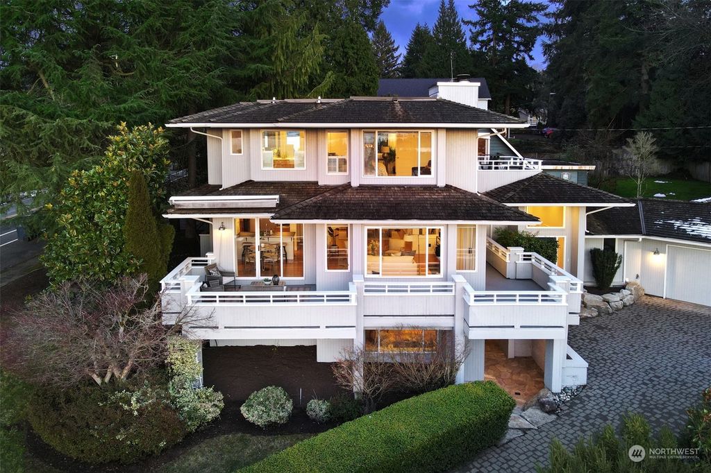 Photo of 10439 NE 52nd Street, Kirkland, WA 98033 (MLS # 2327092)