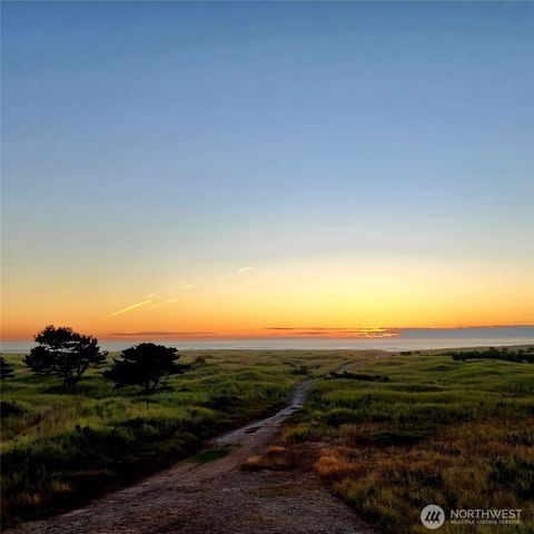 Photo of 304 14th Street NW #115, Long Beach, WA 98631 (MLS # 2493518)