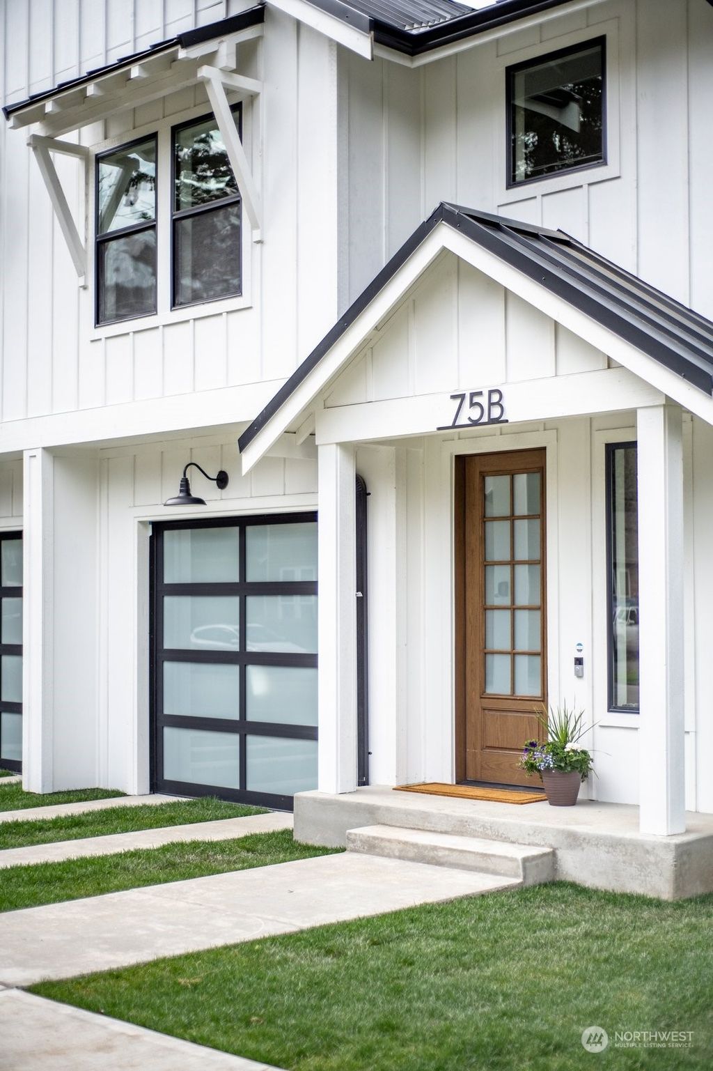 Photo of 75 5th Avenue NE #B, Issaquah, WA 98027 (MLS # 2221810)