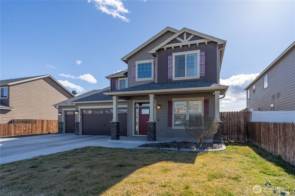 Photo of 116 J Street NE, Quincy, WA 98848 (MLS # 2490340)
