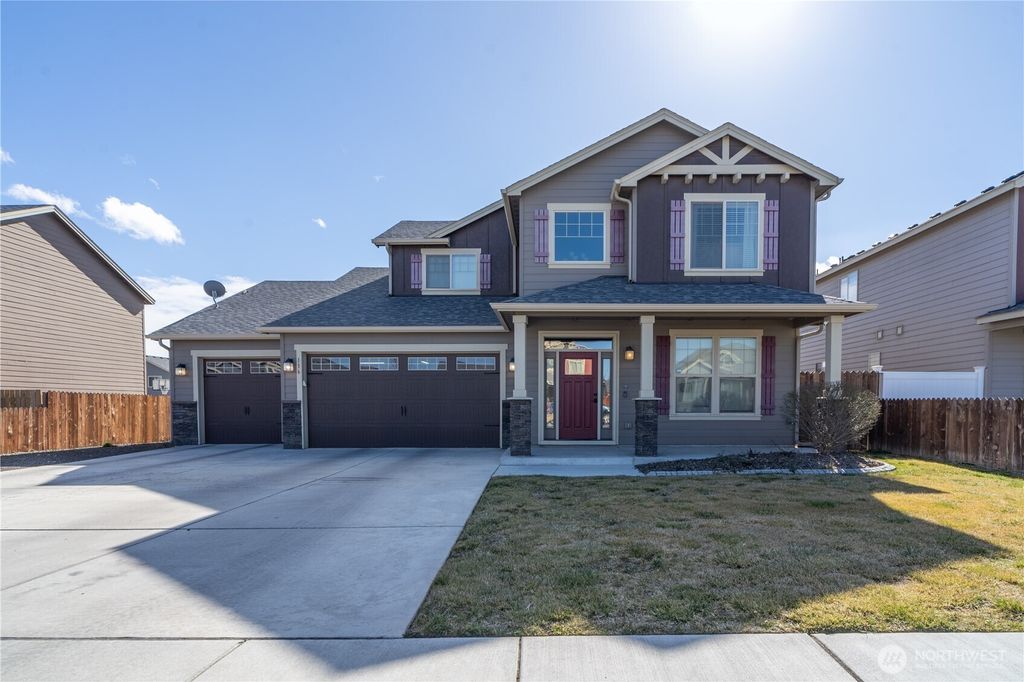 Photo of 116 J Street NE, Quincy, WA 98848 (MLS # 2490340)