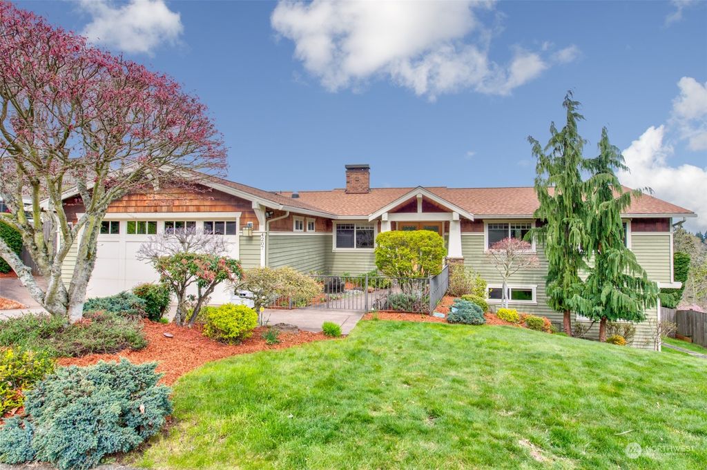 Photo of 4207 136th Place SE, Bellevue, WA 98006 (MLS # 2056904)