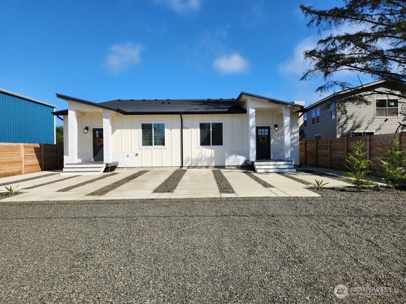 934 Pt. Brown Avenue SE A & B