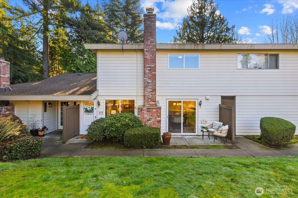 Photo of 410 214th Street SW #B, Bothell, WA 98021 (MLS # 2480163)